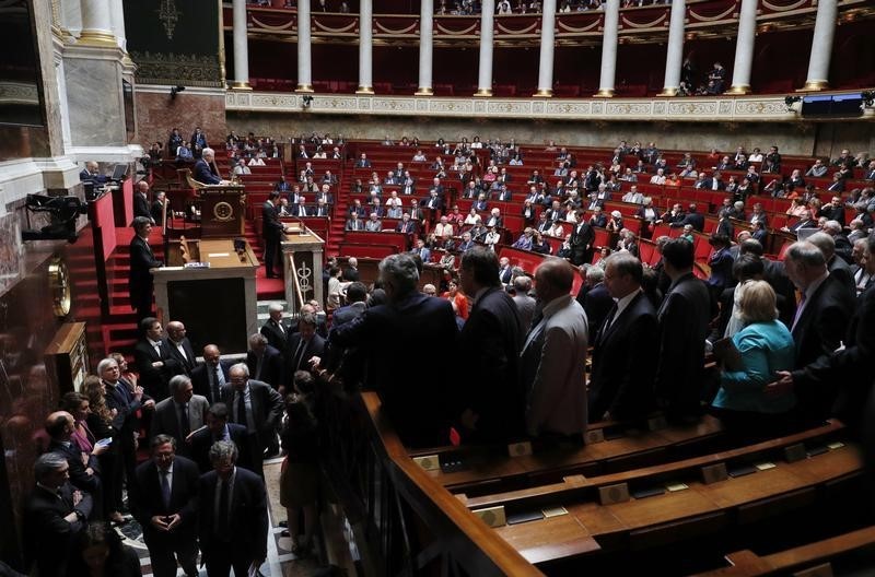 © Reuters. El Gobierno galo impone la legislación laboral en Parlamento y desestima protestas