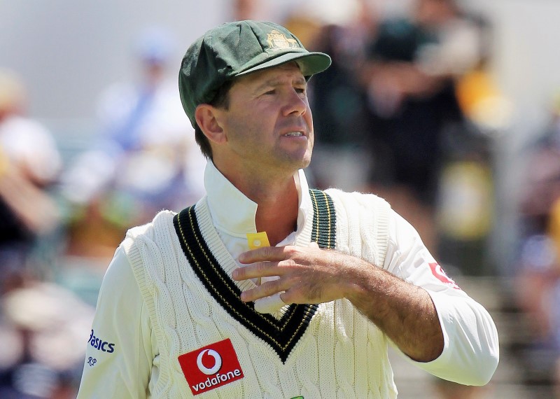 © Reuters. Australia's Ricky Ponting gestures during the first day's play of the third cricket test match against South Africa, at the WACA in Perth