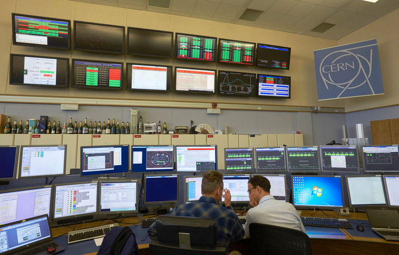 © Reuters. Technicians work in the Control Centre of the LHC at the CERN in Prevessin
