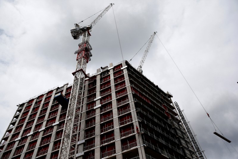 © Reuters. A crane towers over a building site in central London