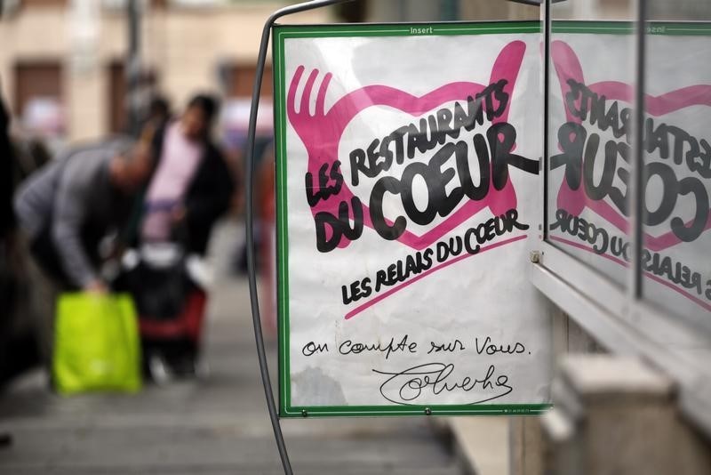 © Reuters. LE DIRECTEUR DES RESTOS DU COEUR DE MONTREUIL SOUPÇONNÉ D'AVOIR MENTI