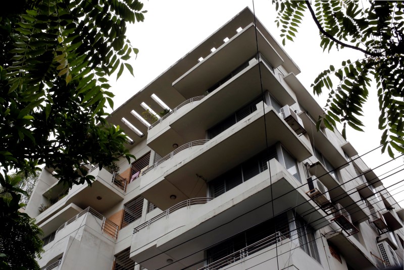 © Reuters. The residential apartment, where Meer Saameh Mubasheer used to stay with his family, is pictured from the outside, in Dhaka