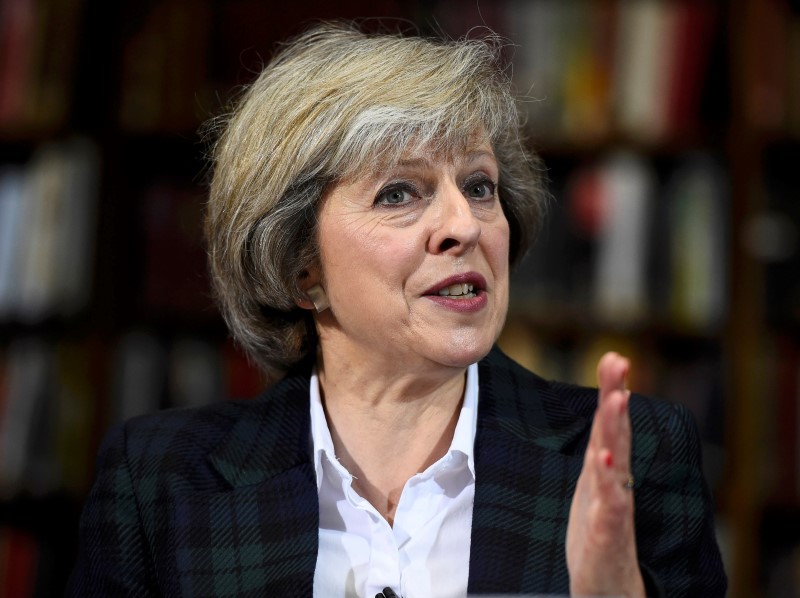 © Reuters. Theresa May lidera carrera por suceder a Cameron, 