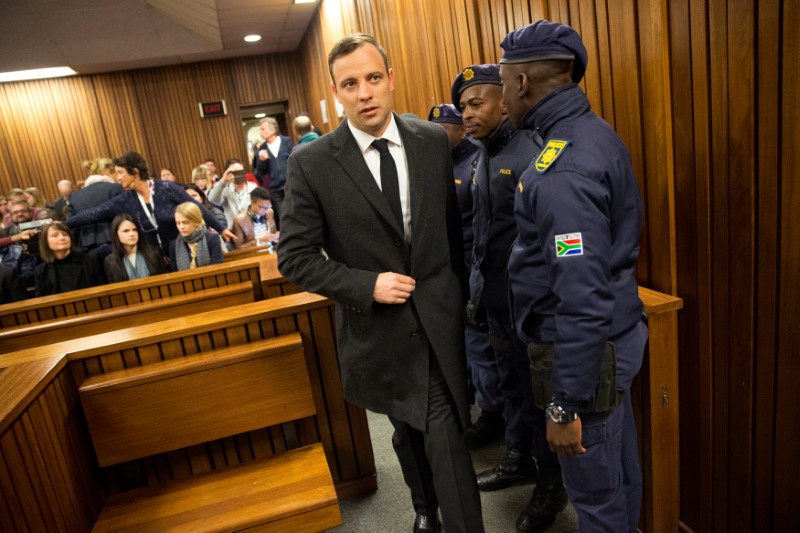 © Reuters. UNE PEINE DE SIX ANS DE PRISON POUR OSCAR PISTORIUS