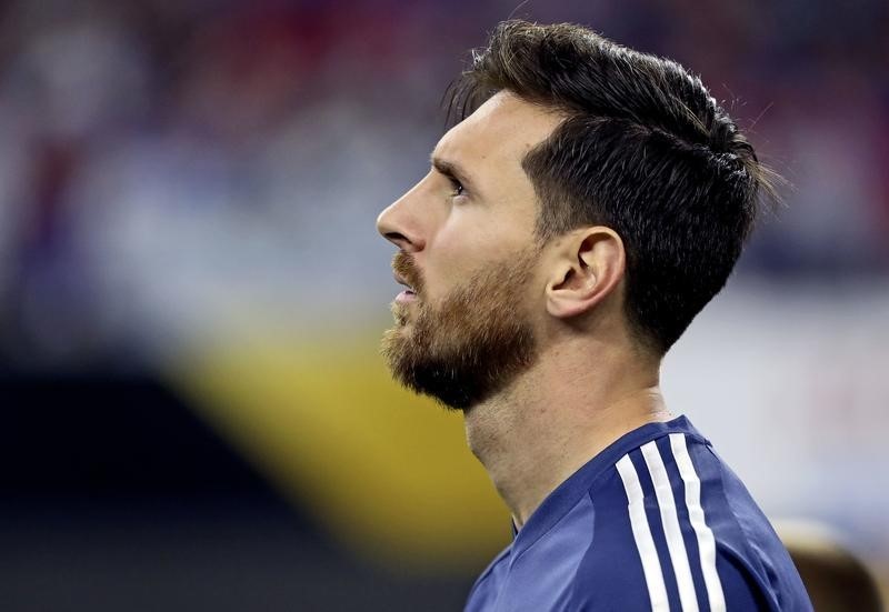 © Reuters. UNE PEINE DE 21 MOIS DE PRISON POUR LIONEL MESSI