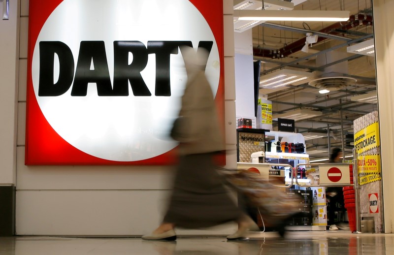 © Reuters. People walk past the logo of electrical goods retailer Darty shop in La Defense near Paris