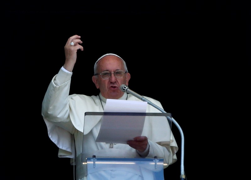 © Reuters. Papa Francisco durante discurso no Vaticano