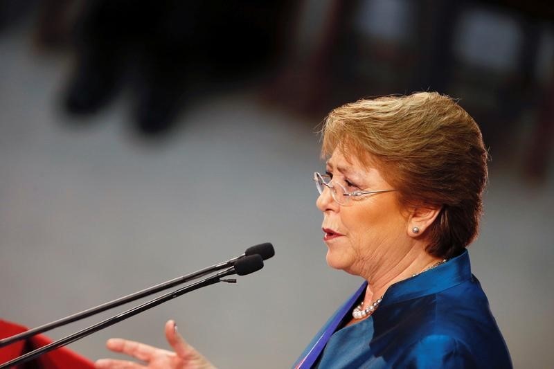 © Reuters. Chile's President Michelle Bachelet delivers the annual State of the Nation address at the national congress building in Valparaiso city