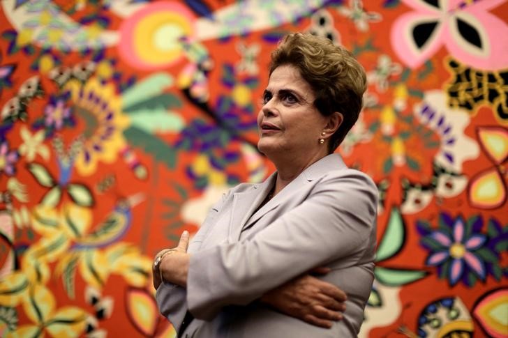 © Reuters. Suspended Brazilian President Dilma Rousseff attends a news conference with foreign media in Brasilia