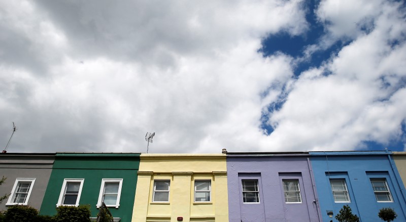 © Reuters. A row of houses are seen in London