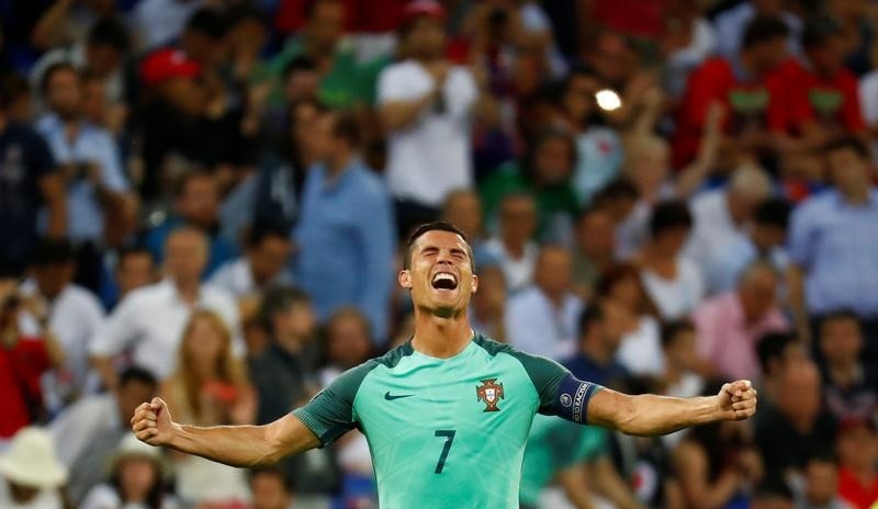 © Reuters. رونالدو: روح الفريق سبب نجاح البرتغال