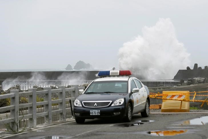 © Reuters. تايوان والصين تستعدان للأسوأ مع اقتراب إعصار