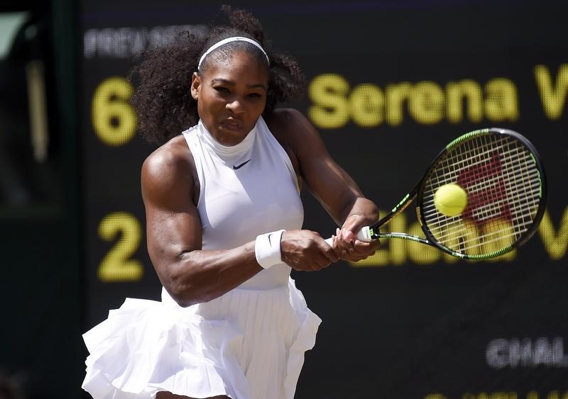 © Reuters. Serena y Kerber disputarán final de Wimbledon tras cómodos triunfos en semis