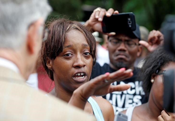 © Reuters. Diamond Reynolds recounts police shooting of boyfriend Philando Castile in St. Paul