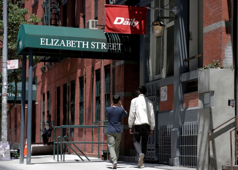 © Reuters. People walk past a building that lists offices for Gawker Media in New York