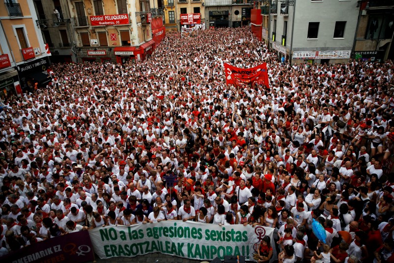 © Reuters. People take part in a protest against sexual violence against women during the San Fermin festival in Pamplona