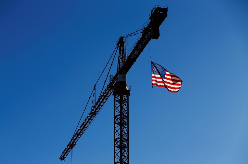 © Reuters. A crane flies an American flag over a construction site in downtown Los Angeles