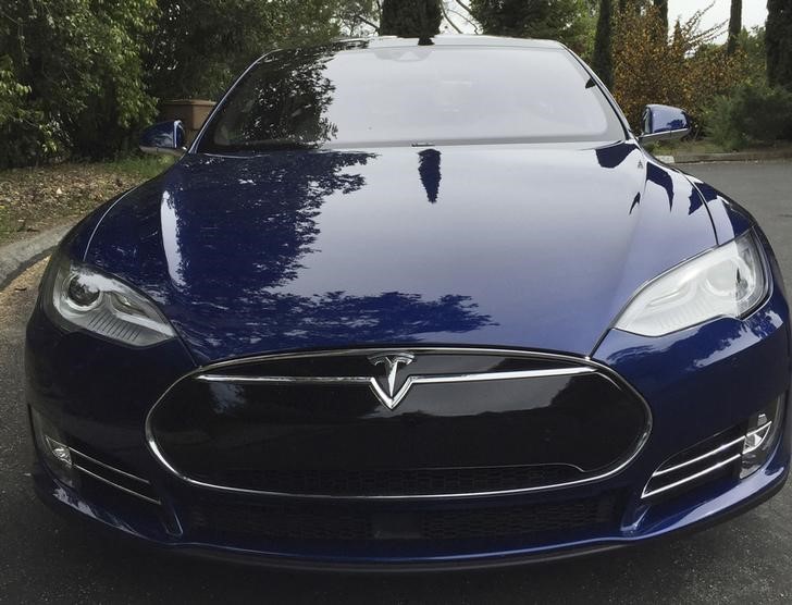 © Reuters. A Tesla Model electric vehicle is shown in San Francisco, California