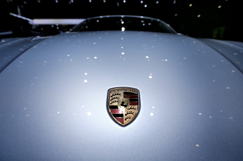 © Reuters. A Porsche logo is pictured on the front of a car during the second media day of the 86th International Motor Show in Geneva