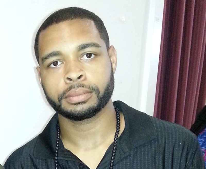 © Reuters. Micah Xavier Johnson, a man suspected by Dallas Police in a shooting attack and who was killed during a manhunt, is seen in an undated photo from his Facebook account