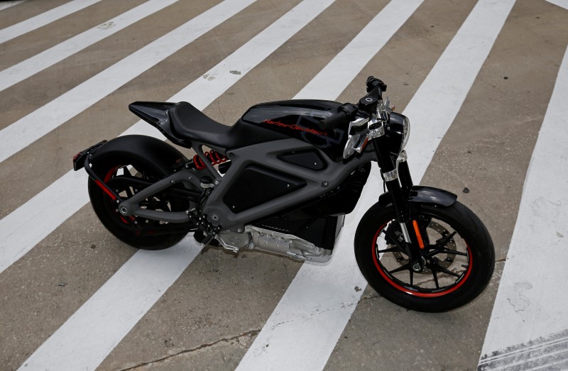 © Reuters. Harley Davidson's first ever electric motorcycle "Project LiveWire" is seen in Chicago