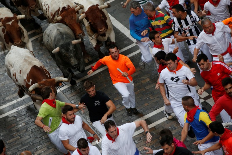 © Reuters. UNE QUINZAINE DE BLESSÉS LORS DES FÊTES DE PAMPELUNE