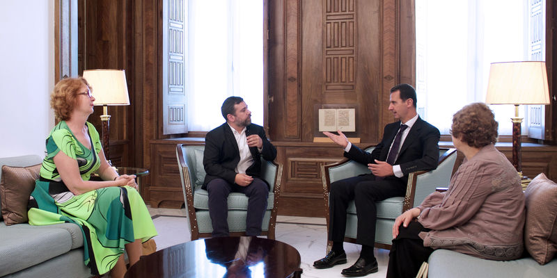 © Reuters. Syria's President Bashar al-Assad meets with European Parliament delegation in Damascus