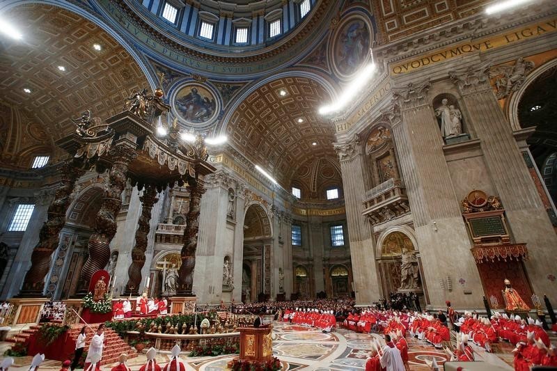 © Reuters. El Vaticano designa a un periodista estadounidense como portavoz del Papa