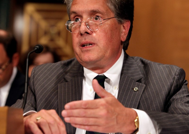 © Reuters. Tom Curry, comptroller of the Office of the Comptroller of the Currency, testifies before a Senate Banking, Housing and Urban Affairs Committee hearing in Washington