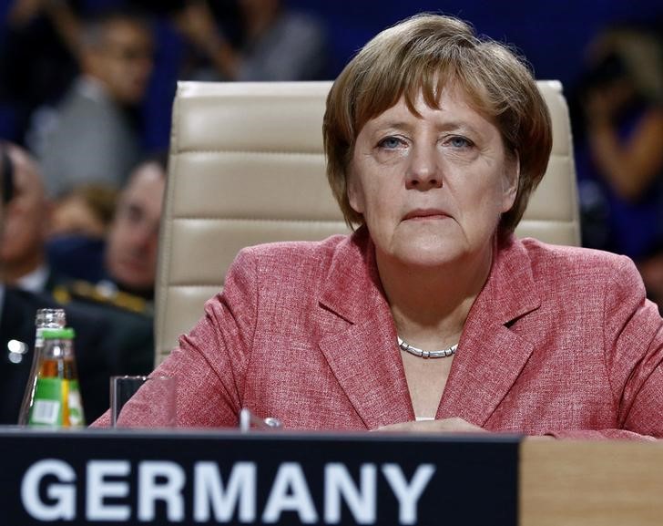 © Reuters. Germany's Chancellor Merkel attends a working session at the NATO Summit in Warsaw