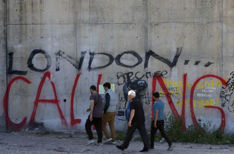 © Reuters. LA ZONE NORD DE LA JUNGLE DE CALAIS VA ÊTRE ÉVACUÉE