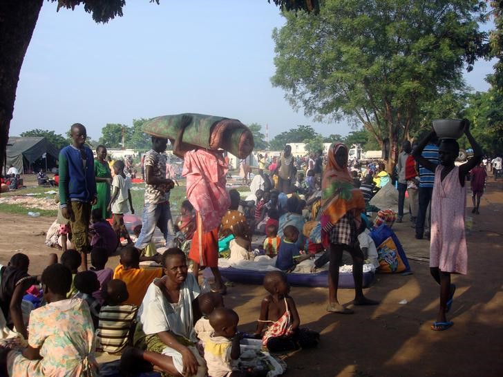 © Reuters. Pessoas desabrigadas em acampamento em Juba, Sudão do Sul