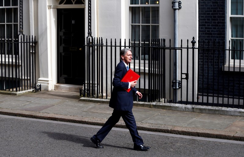 © Reuters. Britain's Foreign Secretary Philip Hammond  arrives for a cabinet meeting at number 10 Downing Street, in central London