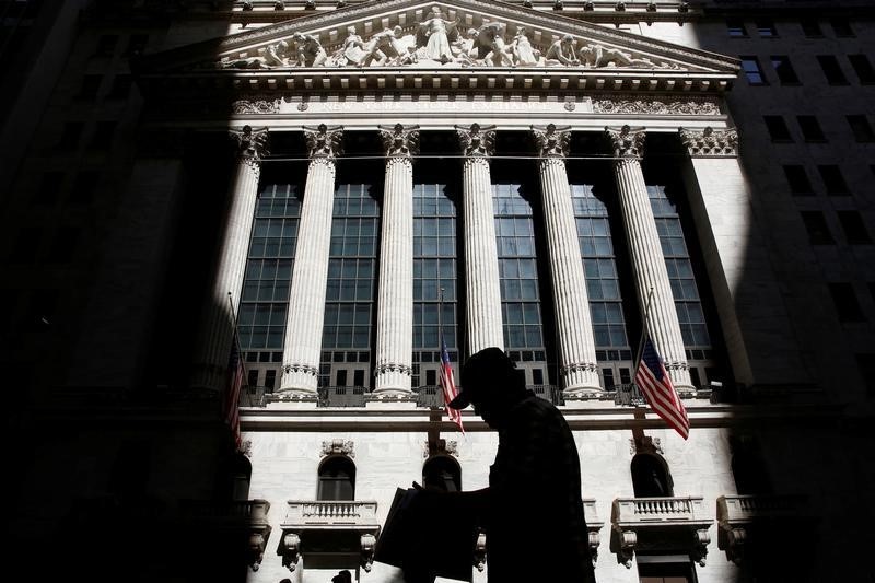 © Reuters. A man passes by the New York Stock Exchange (NYSE) in New York City