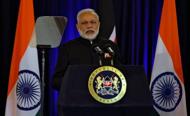 © Reuters. Indian Prime Minister Modi addresses a news conference during his official welcoming ceremony at the State House in Nairobi