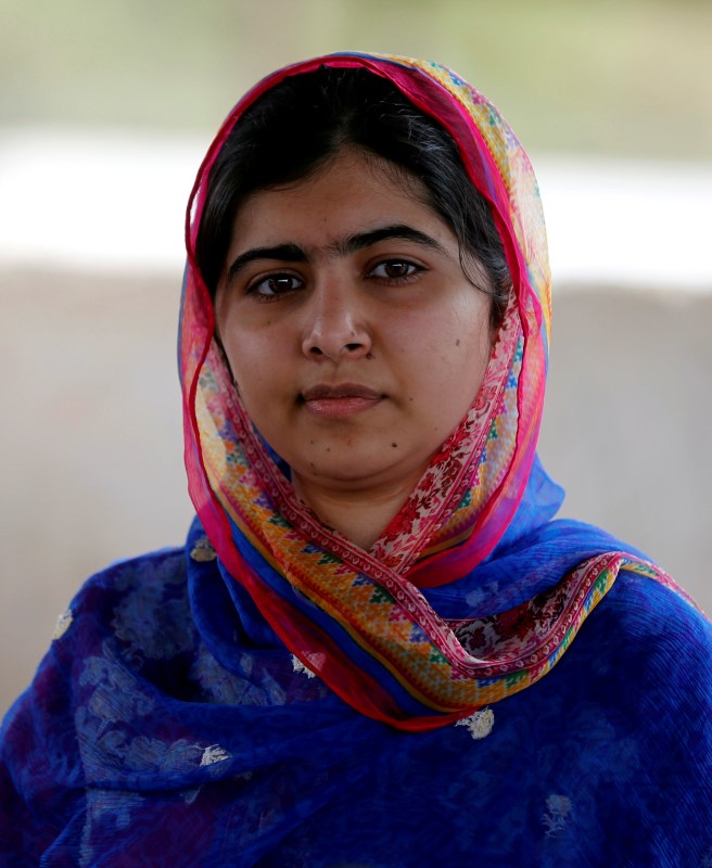 © Reuters. Pakistani Nobel Peace Prize laureate Malala attends celebrations to mark her 19th birthday at the Dadaab refugee camp near the Kenya-Somalia border