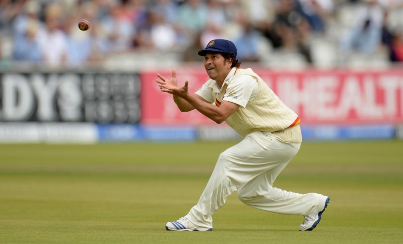 © Reuters. MCC's captain Tendulkar prepares to catch a ball during a cricket match against a Rest of the World team to celebrate 200 years of Lord's at Lord's cricket ground in London