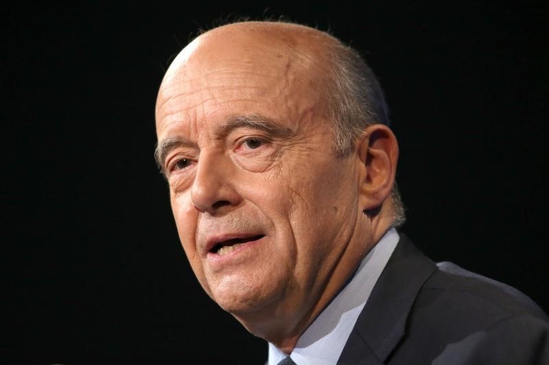 © Reuters. ALAIN JUPPÉ RESTE EN TÊTE POUR 2017