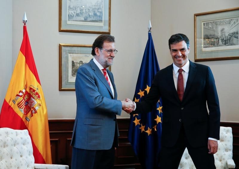 © Reuters. Pedro Sánchez comunica a Rajoy el voto en contra del PSOE a su investidura