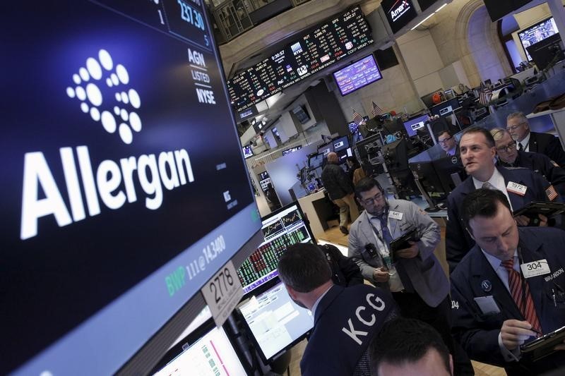 © Reuters. Traders work at the post where Allergan stock is traded on the floor of the NYSE