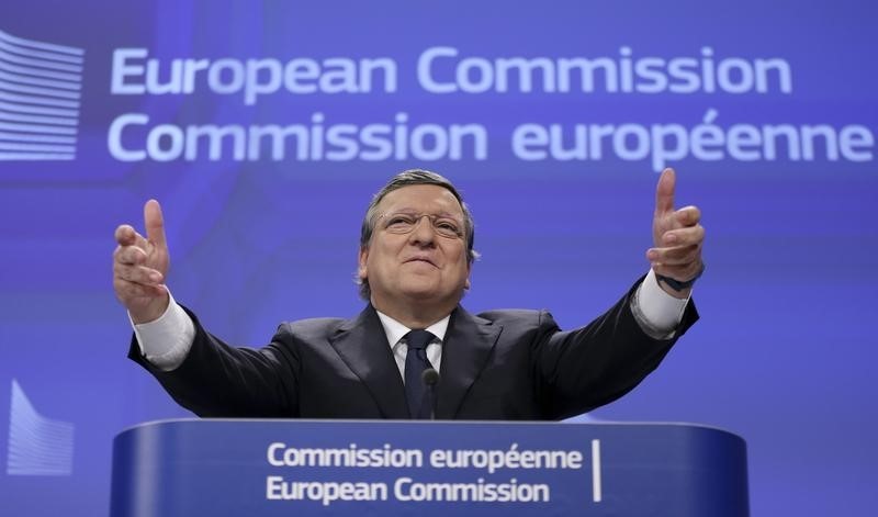 © Reuters. Outgoing EU Commission President Barroso addresses a news conference in Brussels