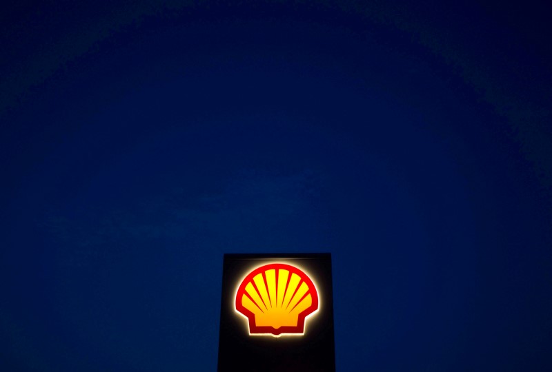 © Reuters. A Shell sign is pictured near Nowshera