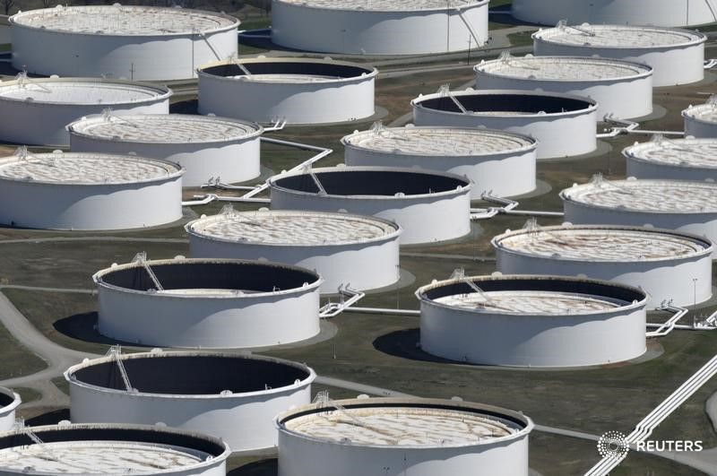 © Reuters. Нефтехранилища в Кушинге, США