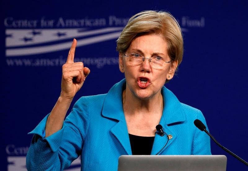 © Reuters. US Senator Warren delivers remarks at the Center for American Progress in Washington