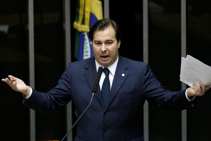 © Reuters. Presidente da Câmara dos Deputados, Rodrigo Maia, discursa durante sessão na Casa em Brasília