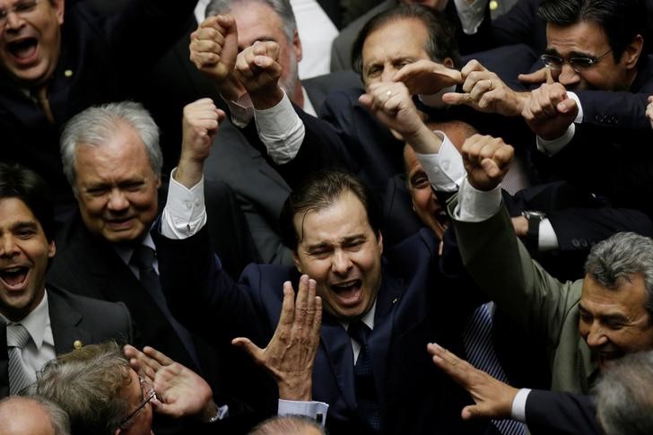 © Reuters. Deputado Rodrigo Maia reage após ter sido eleito presidente da Câmara dos Deputados