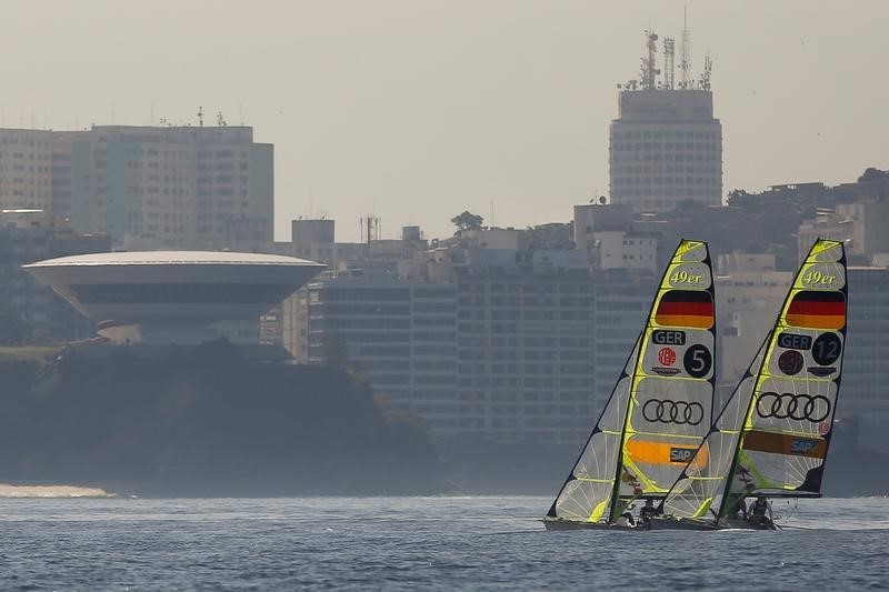 © Reuters. Regatistas alemanes minimizan riesgos de bahía contaminada en Río