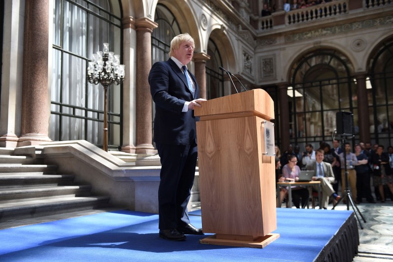 © Reuters. Britain's Foreign Secretary Boris Johnson addresses staff inside the Foreign Office in London