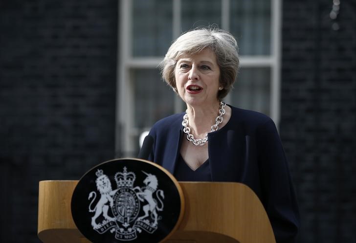 © Reuters. Nova primeira-ministra do Reino Unido, Theresa May, durante discurso em Downing Street, Londres