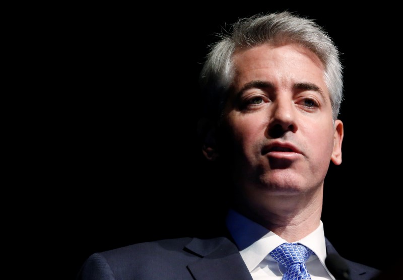 © Reuters. Ackman, CEO and portfolio manager of Pershing Square Capital Management, L.P., speaks at the Ira Sohn Investment Conference in New York